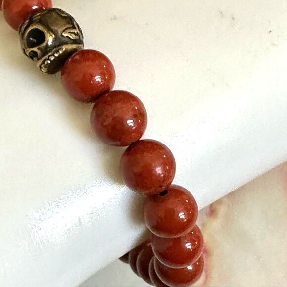 Red jasper skull stretchy bracelet - Picture 7 of 9